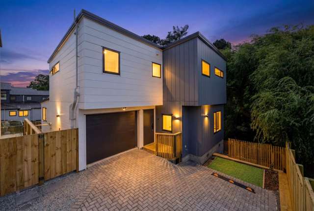 BRAND NEW - CORENER LOT - FREESTANDING