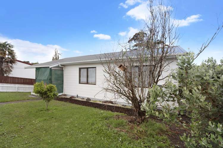 37 Meadowvale Rise Titirangi_23