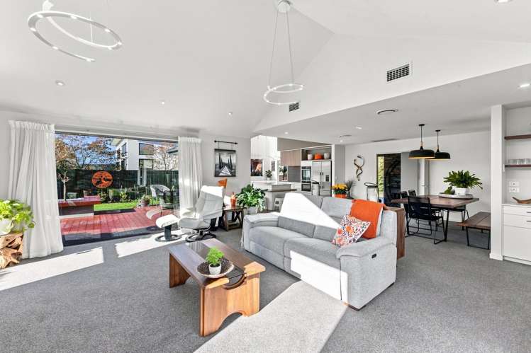 11 Glastonbury Drive Burwood_4