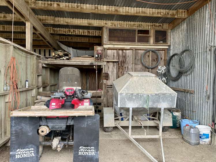8 Humphries Road Waimumu_10