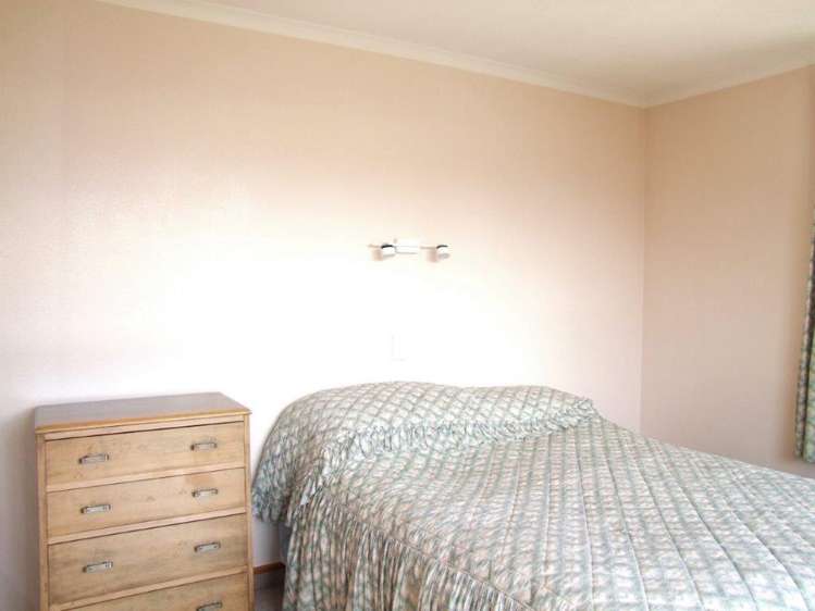 2 Duthie Street Milton_10