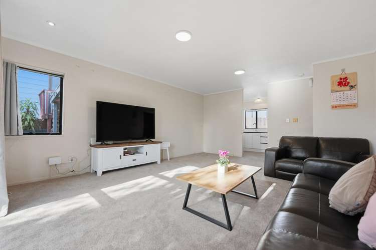 2/38 Leo Street Glen Eden_7