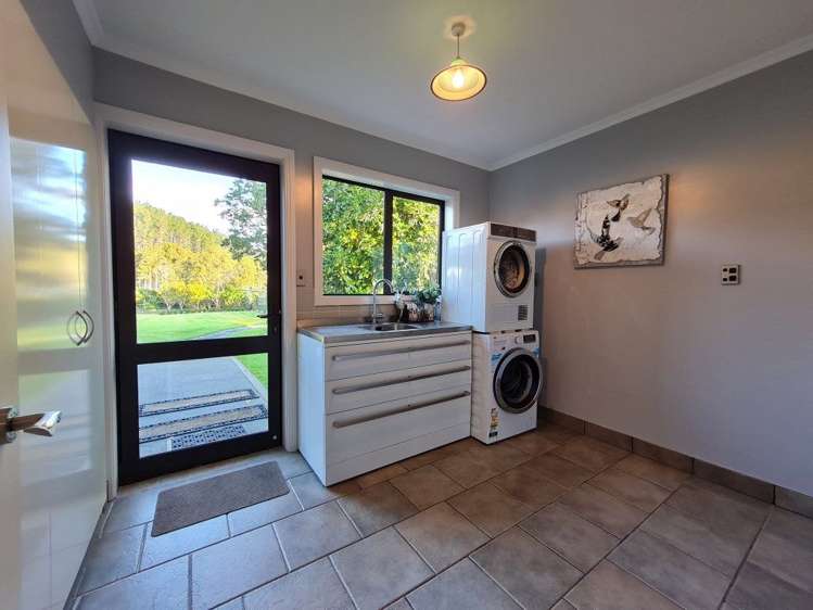 179 Coulson Road Paroa_15