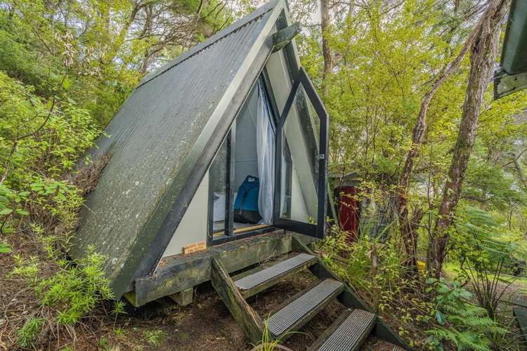 295 Kopaki Point Cooks Beach_13