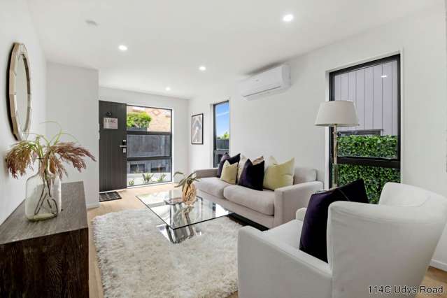 ABOVE THE REST Move in before Xmas!