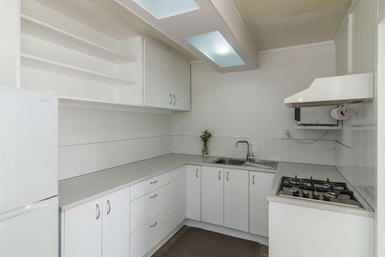 572 Broadway Strathmore Park_10