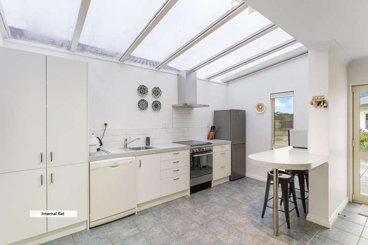 52 County Road Otaki_23