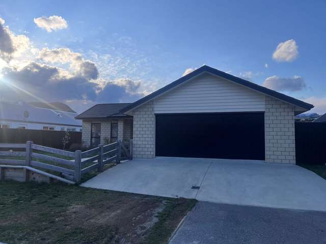 4 bedrooms 2 bathrooms fully fenced