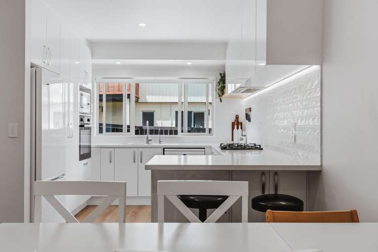 2/15 Kotare Street Hilltop_2