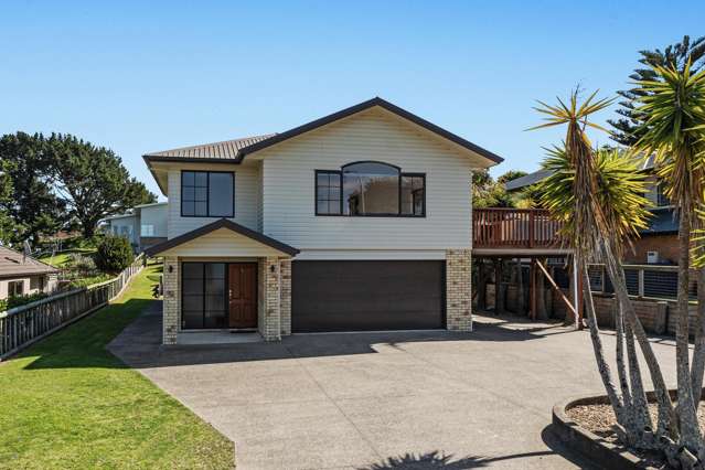 Refresh your summer: spacious home in Coastlands