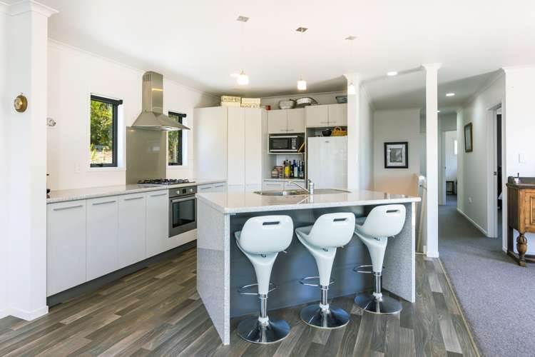 9 Poriwira Drive Kuratau_10