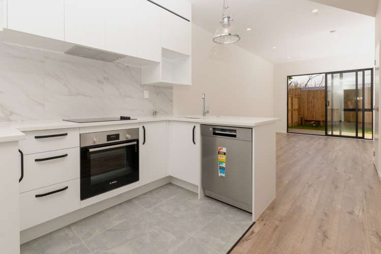 30/241 Don Buck Road Massey_2