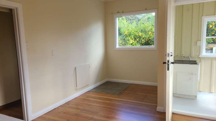 89 Savage Crescent West End_17