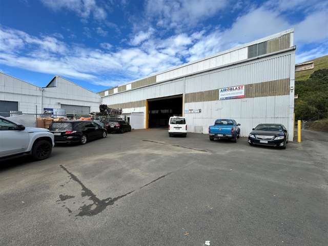 Savills | Dual Gantry Crane Warehouse