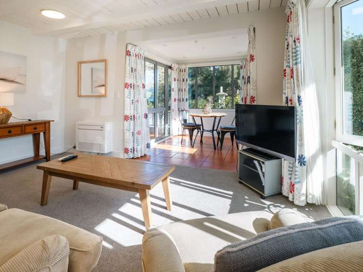 85C Beach Road Akaroa_6