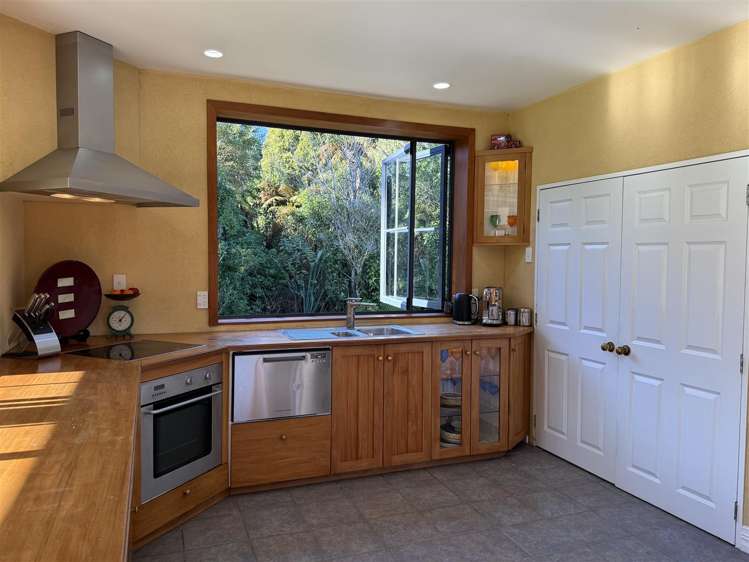 171 Coulson Road Paroa_10