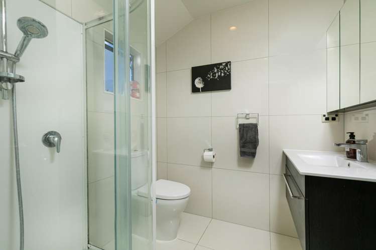 3 Admirals Court Drive Greenhithe_15