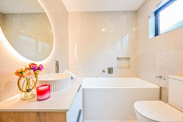 1B Galloway Crescent Farm Cove_10