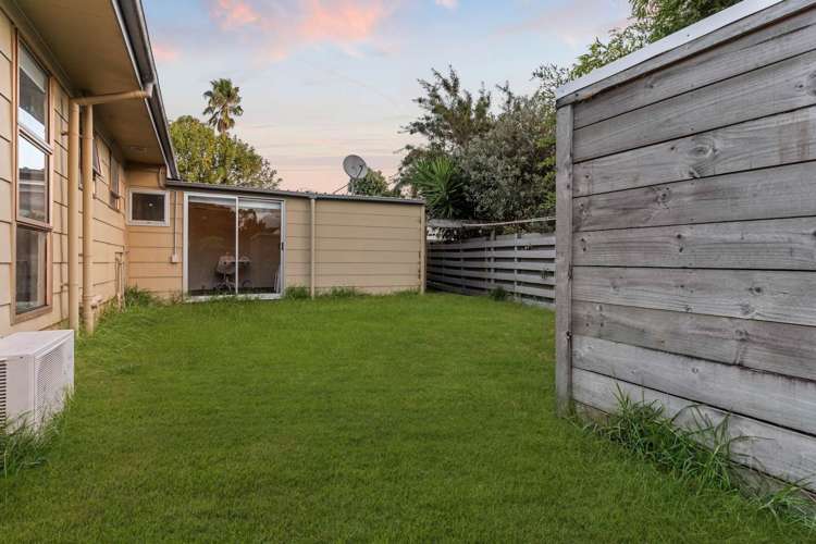 2/41 Challen Close Conifer Grove_15