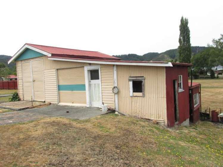 6 Crampton Road Reefton_12