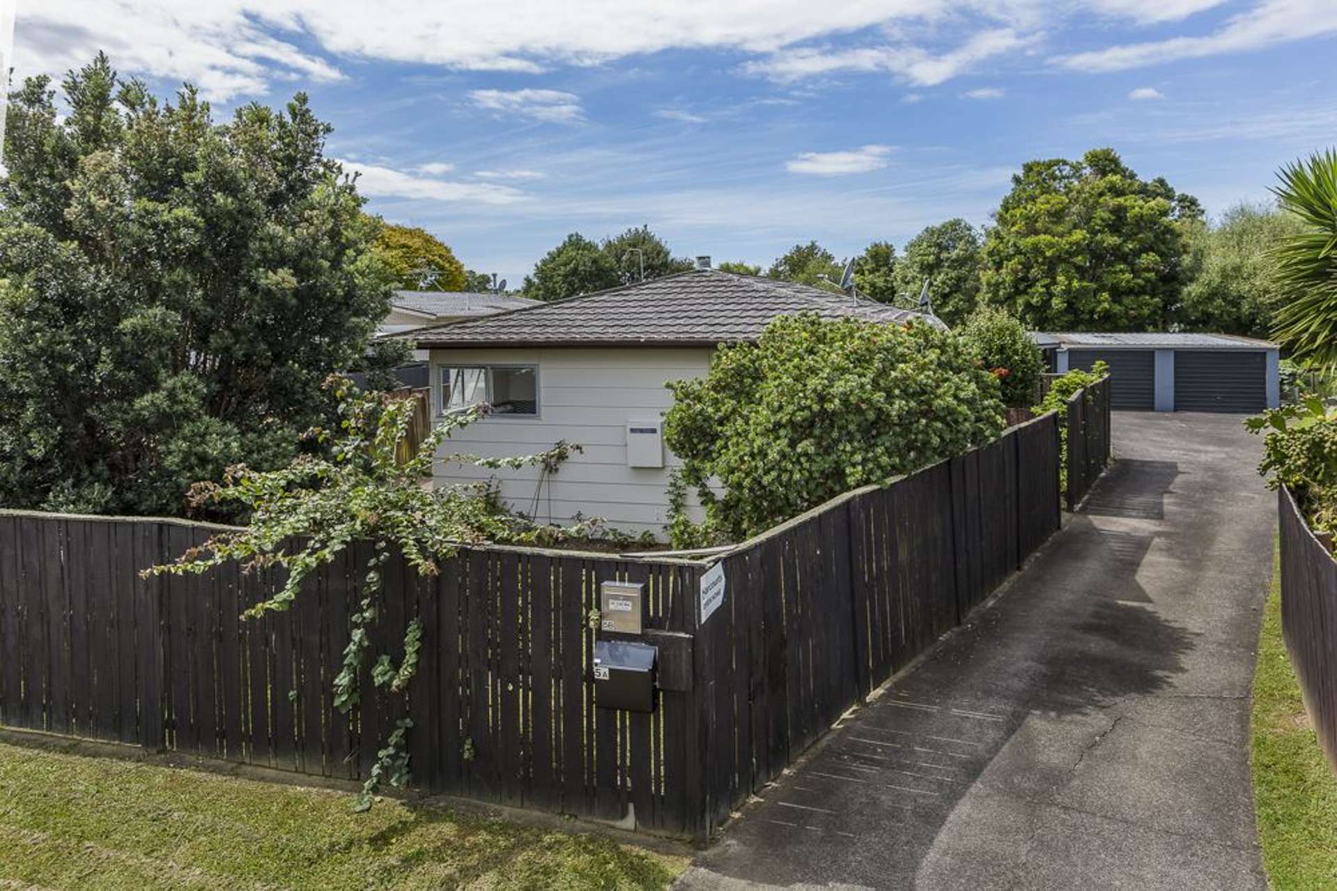 1/5 Mannering Place Hillcrest_0