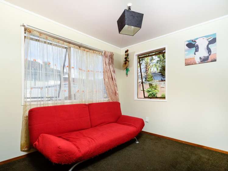 65 Solar Road Glen Eden_13