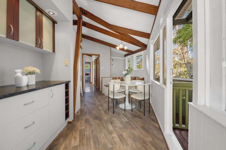 27 Colmar Road Mellons Bay_15