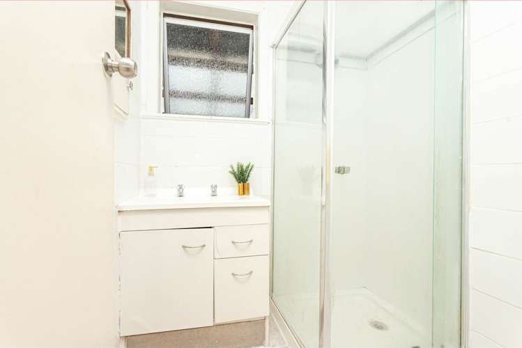 32 Kelkirk Street Kelston_13