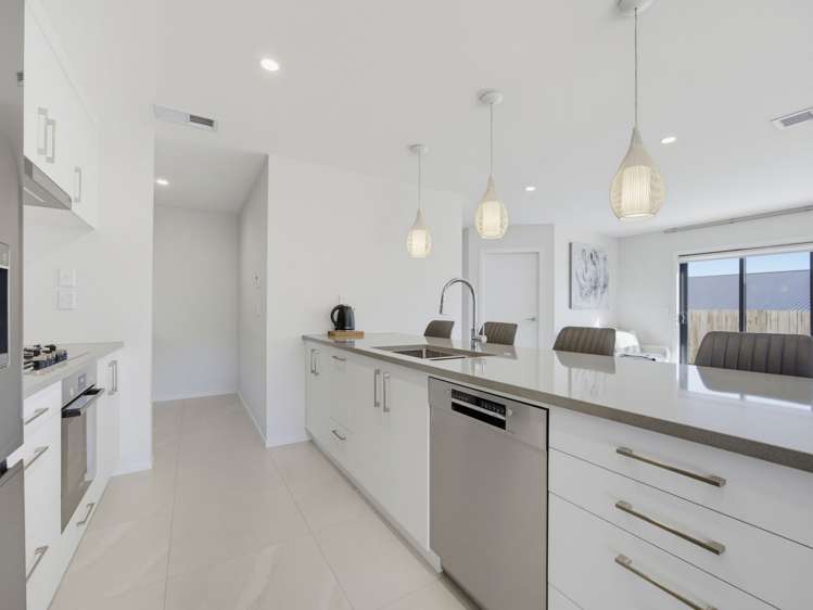 33 Farnworth Tce Churton Park_10