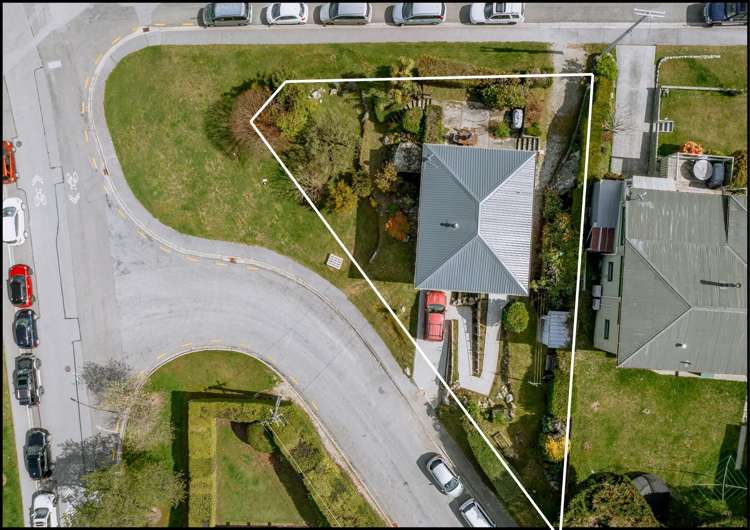 1 Suburb Street Queenstown_6