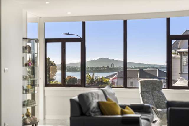 Modern Waterview Living in the Iconic Westwater