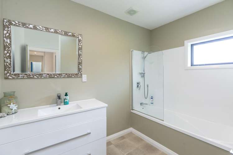 2 Orion Way Featherston_17