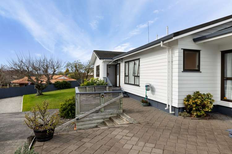 43 Lansdowne Crescent Glenview_31