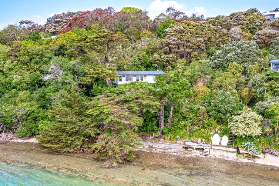 71 Ridge Road in Scotts Landing, Mahurangi East, Rodney