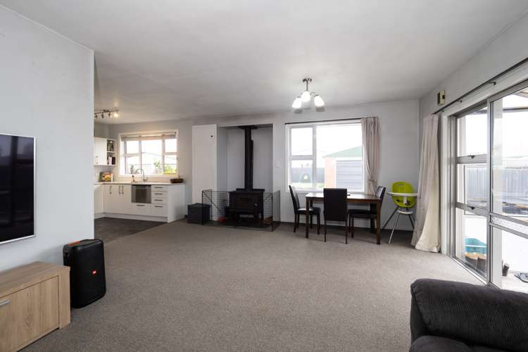 69 Trevors Road_4