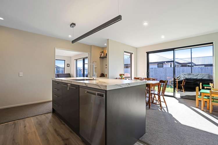 31 Geoff Geering Drive Netherby_3