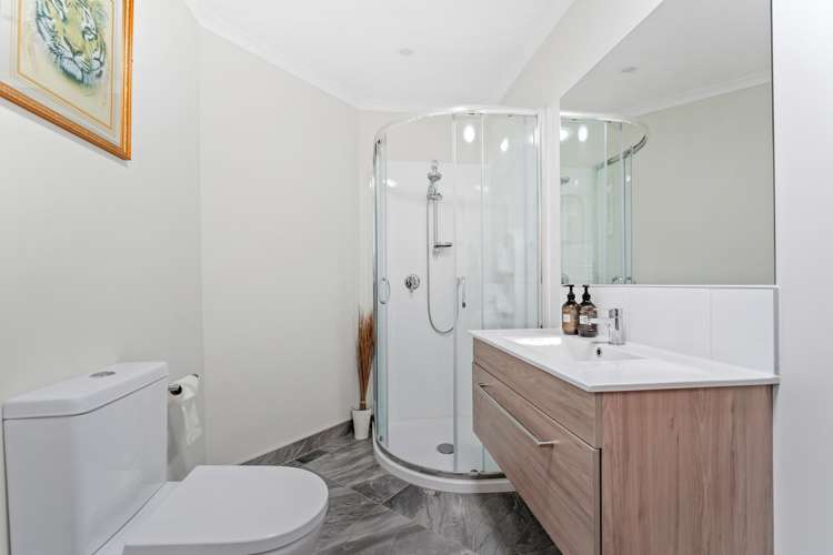 13 & 13a Te Awa Place Red Beach_17