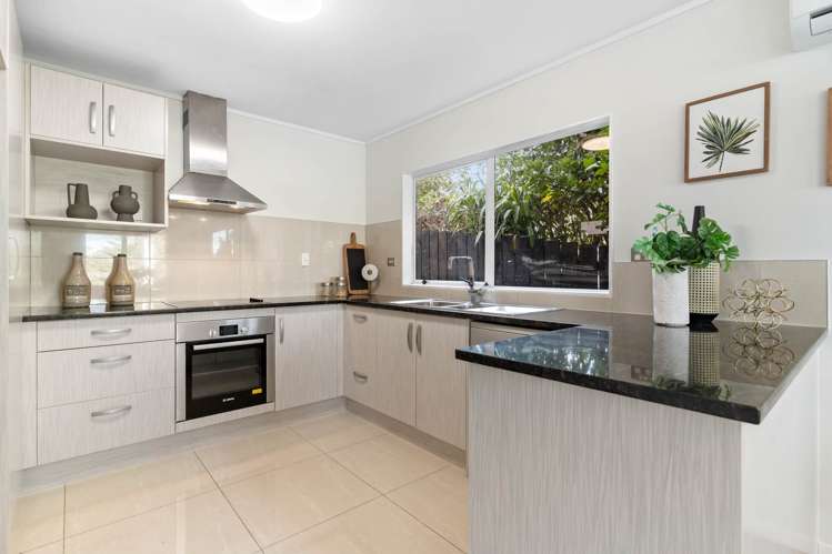 2/20 Hogans Road Glenfield_5