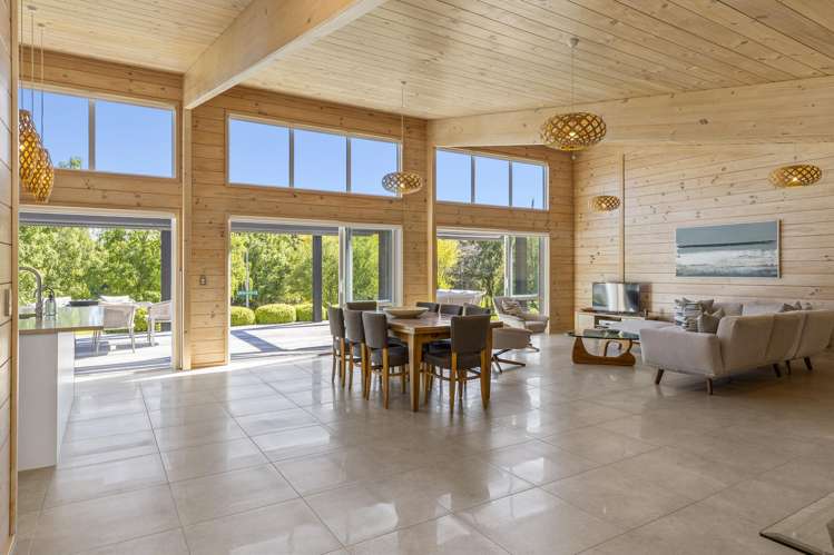 2 Paulines Way Wharewaka_12