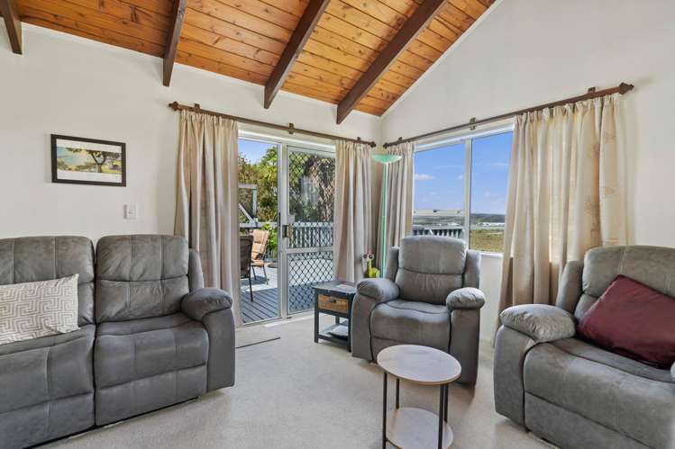 36 Raumati Crescent Onerahi_6