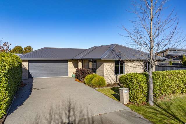 Generous 3 Bedroom Home With Room For The Boat!