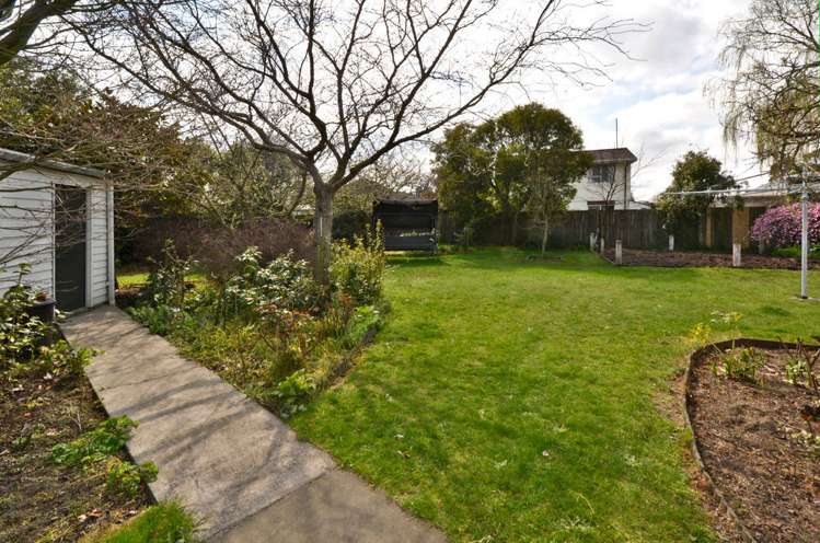 8 Avro Crescent Hornby_2