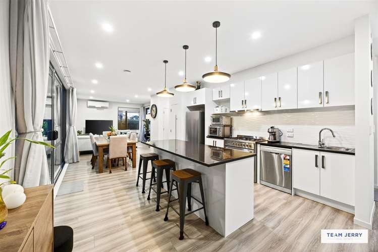 15 Te Aparangi Road_1