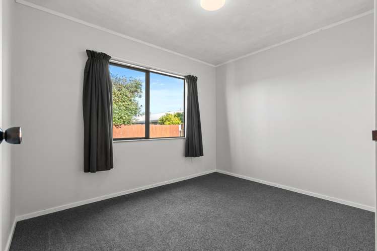 2/4 Laurie Avenue Papakura_9