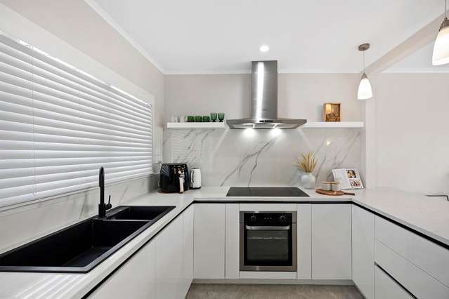 2/56A Taharoto Road Takapuna_2