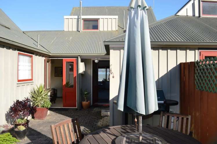 3b Beach Road Akaroa_12