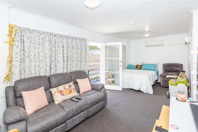 226 Old Farm Road Hamilton East_12