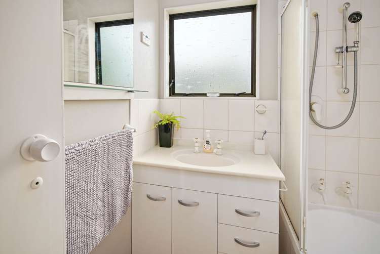 2/30 Leicester Street Stoke_5