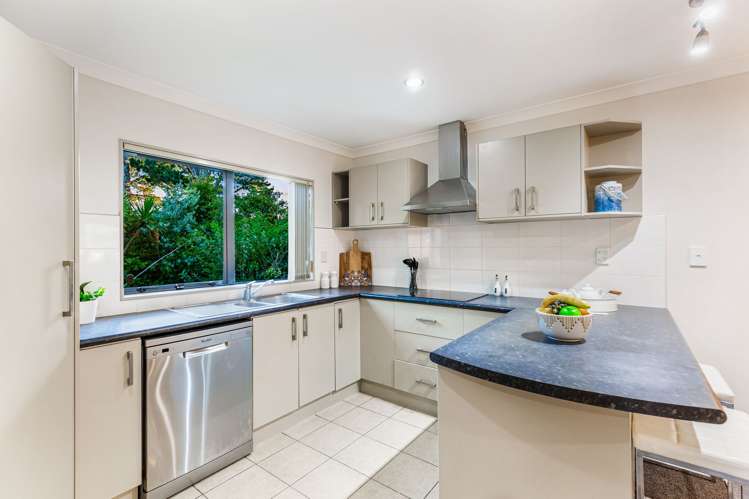 65 Helleur Road Massey_4