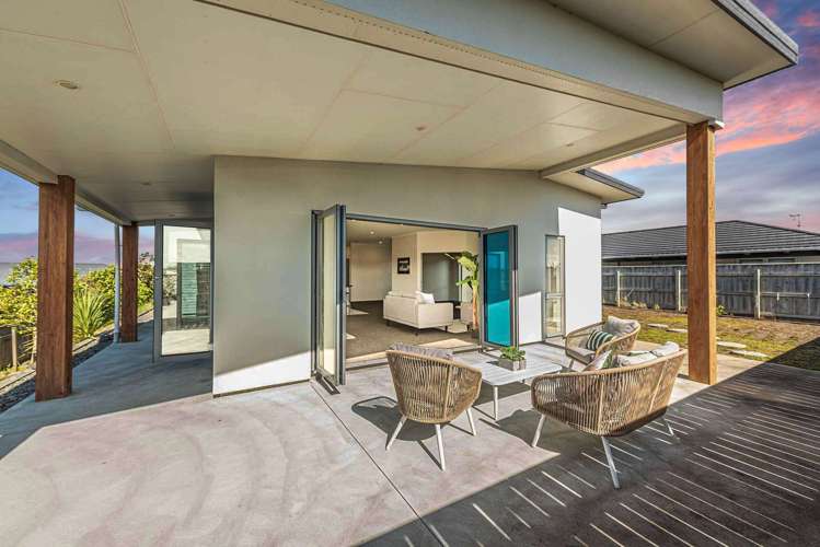 14 Magnolia Crescent Tawhero_18